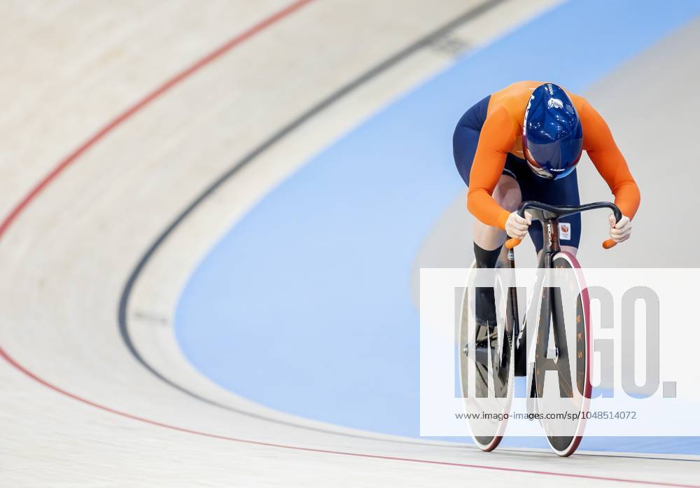 SAINT-QUENTIN-EN-YVELINES - Steffie van der Peet during the qualifications of the sprint (w) event in Track cycling, Rad, Radsport, Bahnrad, Bahn in the Velodrome at the Olympic Games, Olympische Spiele, Olympia, OS ANP KOEN VAN WEEL ANPxSportx IVx 505570949 originalFilename: 505570949