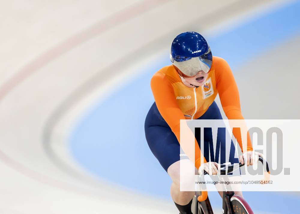 SAINT-QUENTIN-EN-YVELINES - Steffie van der Peet during the qualifications of the sprint (w) event in Track cycling, Rad, Radsport, Bahnrad, Bahn in the Velodrome at the Olympic Games, Olympische Spiele, Olympia, OS ANP KOEN VAN WEEL ANPxSportx IVx 505571132 originalFilename: 505571132