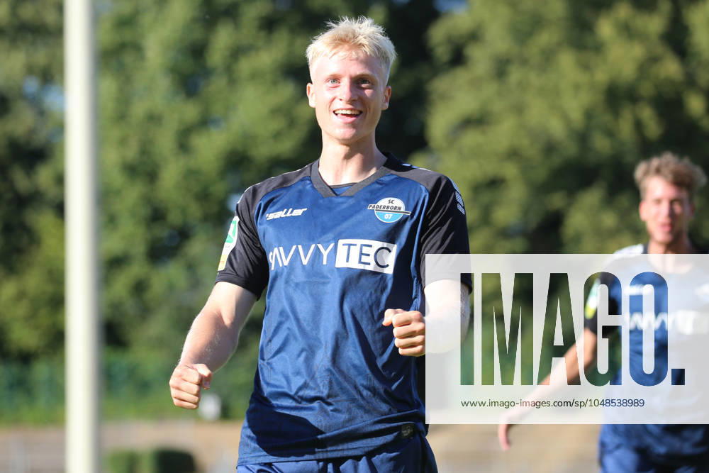 Mönchengladbach, Germany 09 August 2024 Regionalliga West 2024 2025 Bor Mönchengladbach U23 vs SC Paderborn U23 In the picture Anton Bäuerle Baeuerle SC Paderborn U23 cheers after his goal to 0 1 Grenzlandstadion Nordrhein Westfalen