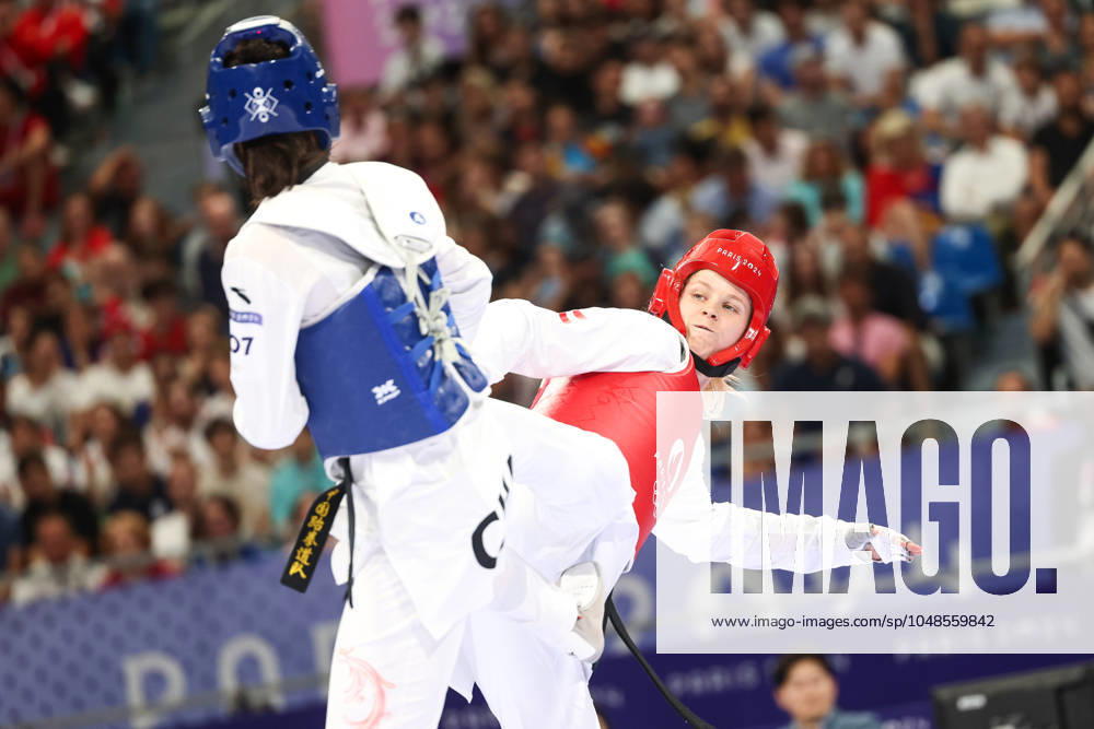 OLYMPICS - Olympic Summer Games 2024 PARIS,FRANCE,10.AUG.24 - OLYMPICS, TAEKWONDO - Olympic Summer Games Paris 2024, +67kg, women. Image shows Zeqi Zhou (CHN) and Marlene Jahl (AUT). GEPAxpictures Rauthner