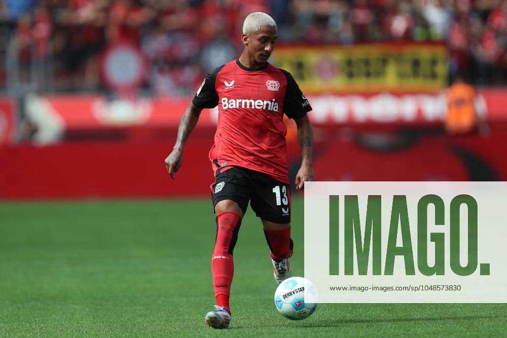Arthur Bayer 04 Leverkusen in action, on the ball, individual action, test match, Bayer 04 Leverkusen vs Real Betis Sevilla, BayArena on August 10, 2024 in Leverkusen, Germany Photo by Oliver Kaelke DeFodi Images Arthur Bayer 04 Leverkusen controls the ball, test match, Bayer 04 Leverkusen vs Real Betis Sevilla, BayArena on August 10, 2024 in Leverkusen, Germany Photo by Oliver Kaelke DeFodi Images Defodi 678 2024 08 10 OK LEVRBS 0804 Defodi-678
