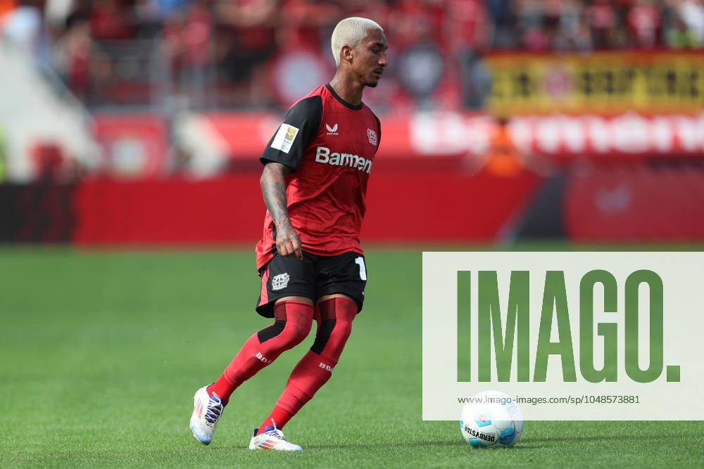 Arthur Bayer 04 Leverkusen in action, on the ball, individual action, test match, Bayer 04 Leverkusen vs Real Betis Sevilla, BayArena on August 10, 2024 in Leverkusen, Germany Photo by Oliver Kaelke DeFodi Images Arthur Bayer 04 Leverkusen controls the ball, test match, Bayer 04 Leverkusen vs Real Betis Sevilla, BayArena on August 10, 2024 in Leverkusen, Germany Photo by Oliver Kaelke DeFodi Images Defodi 678 2024 08 10 OK LEVRBS 0809 Defodi-678