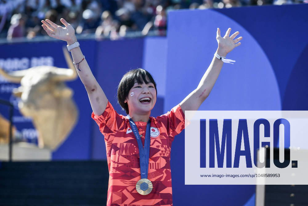 Paris 2024 - Fans salute medalists at the Parc des Champions in Paris FA Japan’s gold medalist at Wrestling, Akari Fujinami arrives as fans welcome champions at the Parc des Champions at Trocadero, during the Paris 2024 Olympic Games, Olympische Spiele, Olympia, OS on August 10, 2024. Photo by Firas Abdullah ABACAPRESS.COM Paris Ile-de-France France