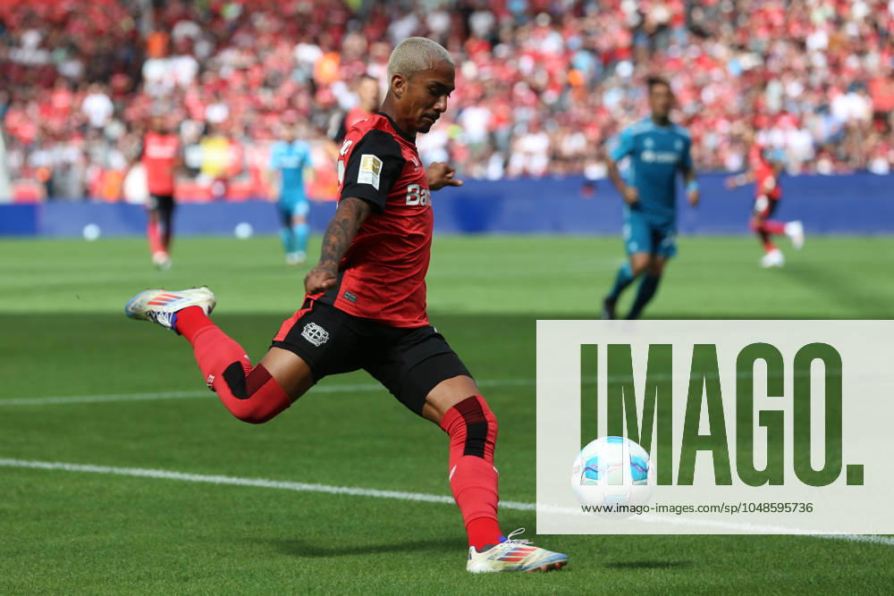 Arthur Bayer 04 Leverkusen in action, on the ball, individual action, test match, Bayer 04 Leverkusen vs Real Betis Sevilla, BayArena on August 10, 2024 in Leverkusen, Germany Photo by Oliver Kaelke DeFodi Images Arthur Bayer 04 Leverkusen controls the ball, test match, Bayer 04 Leverkusen vs Real Betis Sevilla, BayArena on August 10, 2024 in Leverkusen, Germany Photo by Oliver Kaelke DeFodi Images Defodi 678 2024 08 10 OK LEVRBS 0759 Defodi-678