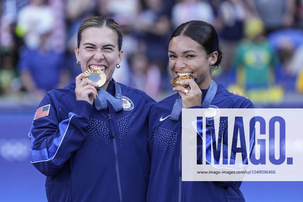 Gold medalist Team of United States pose for a photo with the medals after the Women s Football Medal Ceremony on Parc des Princes during the Paris 2024 Olympics Games on August 10, 2024 in Paris, France. Paris FRANCE - ZUMAa181 20240810_zaa_a181_256