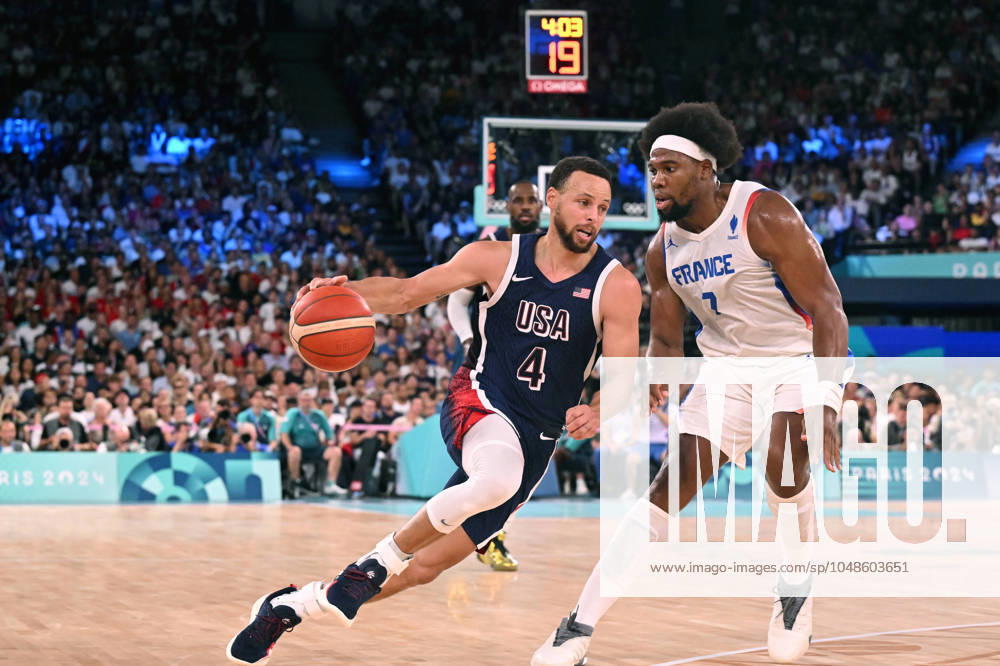 OLY24 BASKETBALL, American basketball player Stephen Curry (left) and French basketball player Guerschon Yabusele (right) during the Mens Gold Medal basketball match between France and United States of America at Bercy Arena in Paris as part of the 2024 Paris Summer Olympic Games, Olympische Spiele, Olympia, OS France, Saturday, August 10, 2024. ( NO ARCHIVING, , NO USE IN BOOKS WITHOUT CONSENT PARIS FRANCE