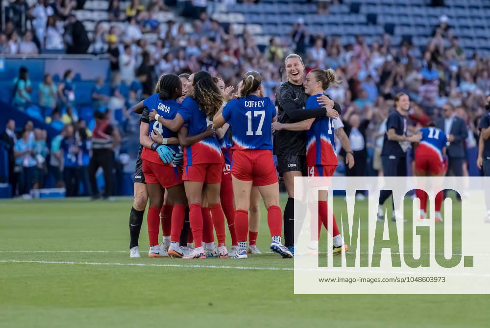 Team USA celebrates after defeating Team Brazil in the WomenÃ¢â‚¬â ¢s Football Finals for the Gold Medal at the le Parc de Princes Stadium with a score of 0-1 during the 2024 Paris Summer Olympics in Paris, France. Paris France - ZUMAa161 20240810_oly_a161_032