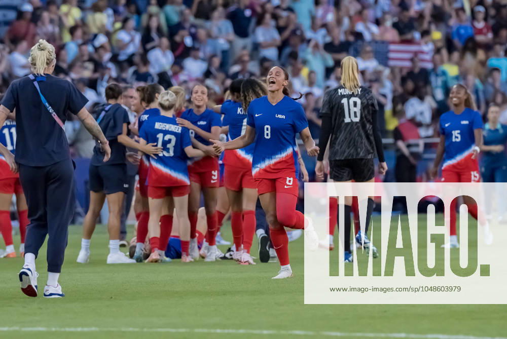 Team USA celebrates after defeating Team Brazil in the Womenâ€⠢s Football Finals for the Gold Medal at the le Parc de Princes Stadium with a score of 0-1 during the 2024 Paris Summer Olympics in Paris, France. Paris France - ZUMAa161 20240810_oly_a161_033