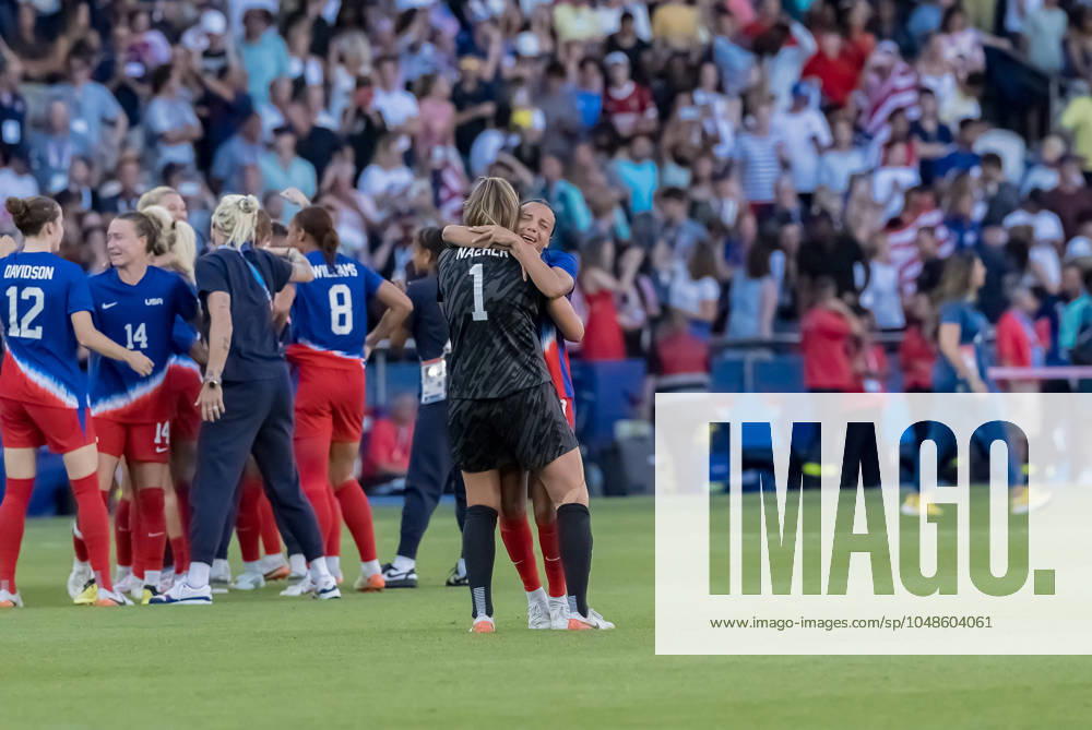 Team USA celebrates after defeating Team Brazil in the WomenÃ¢â‚¬â ¢s Football Finals for the Gold Medal at the le Parc de Princes Stadium with a score of 0-1 during the 2024 Paris Summer Olympics in Paris, France. Paris France - ZUMAa161 20240810_oly_a161_039