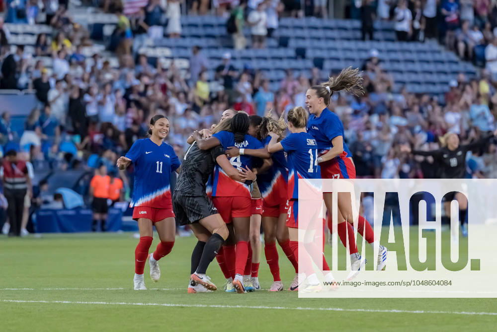 Team USA celebrates after defeating Team Brazil in the WomenÃ¢â‚¬â ¢s Football Finals for the Gold Medal at the le Parc de Princes Stadium with a score of 0-1 during the 2024 Paris Summer Olympics in Paris, France. Paris France - ZUMAa161 20240810_oly_a161_037