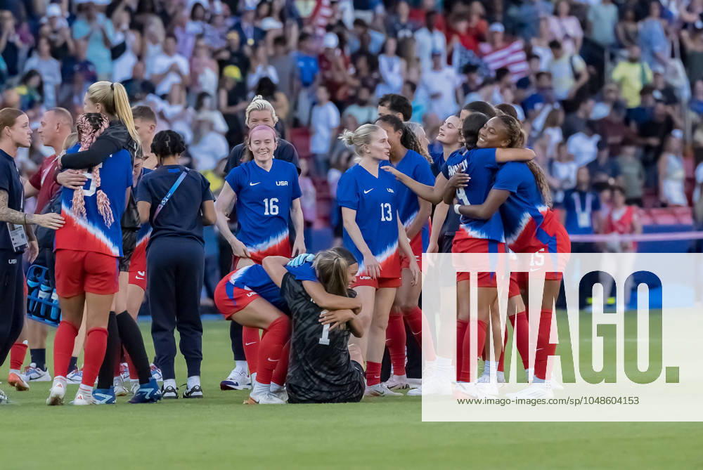 Team USA celebrates after defeating Team Brazil in the Womenâ€⠢s Football Finals for the Gold Medal at the le Parc de Princes Stadium with a score of 0-1 during the 2024 Paris Summer Olympics in Paris, France. Paris France - ZUMAa161 20240810_oly_a161_042