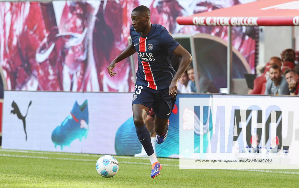 GER, 1 Bundesliga, RB Leipzig Paris Saint Germain PSG 10 08 2024, Leipzig, Red Bull Arena, GER, Saison 2024 2025, 1 Bundesliga, RasenBallsport Leipzig vs Paris Saint Germain, Saisoneroeffnung, Testspiel im Bild Randal Kolo Muani Paris DFL regulations prohibit any use of photographs as image sequences and or quasi video