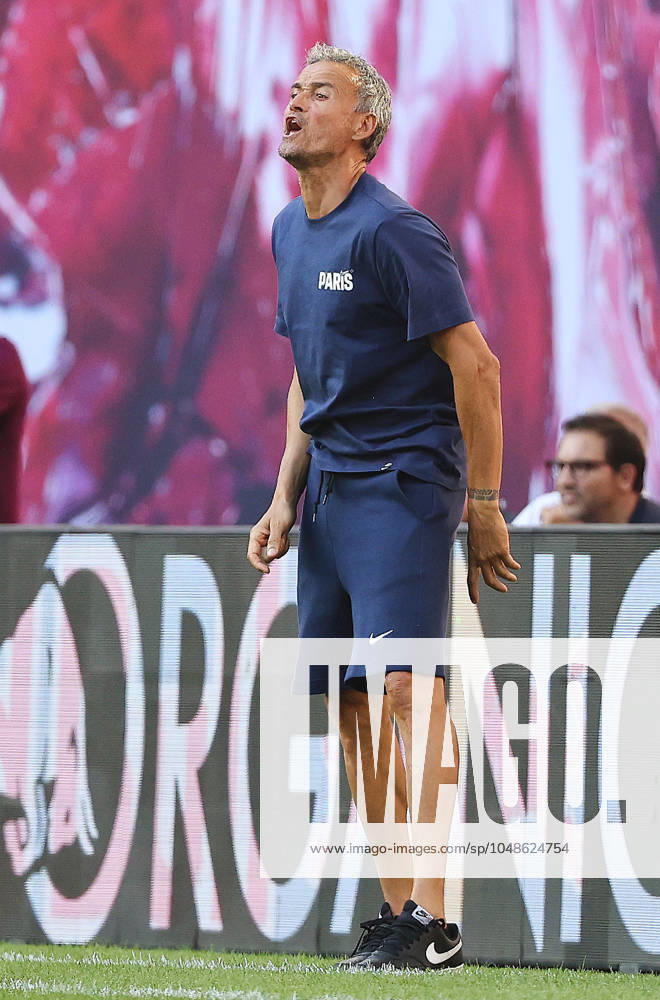 GER, 1 Bundesliga, RB Leipzig Paris Saint Germain PSG 10 08 2024, Leipzig, Red Bull Arena, GER, Saison 2024 2025, 1 Bundesliga, RasenBallsport Leipzig vs Paris Saint Germain, Saisoneroeffnung, Testspiel im Bild Trainer Luis Enrique Paris DFL regulations prohibit any use of photographs as image sequences and or quasi video