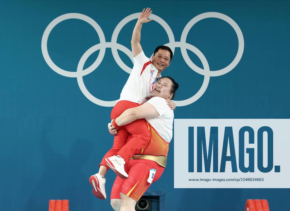 KW32 (240811) -- PARIS, Aug. 11, 2024 -- China s Li Wenwen (R) celebrates with her coach Wu Meijin after the weightlifting women s +81kg competition at the Paris 2024 Olympic Games, Olympische Spiele, Olympia, OS in Paris, France, on Aug. 11, 2024. ) (PARIS2024)FRANCE-PARIS-OLY-WEIGHTLIFTING YangxLei