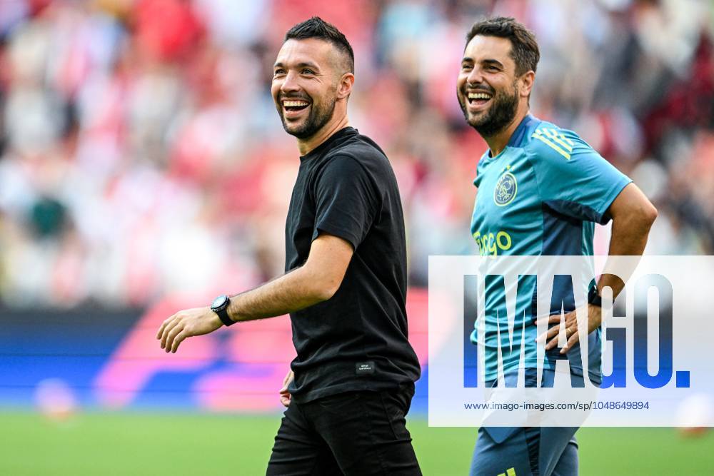 AMSTERDAM - (l-r) Ajax coach Francesco Farioli, Ajax assistant coach Felipe Sanchez Mateos during the Dutch Eredivisie match between Ajax Amsterdam and SC Heerenveen at the Johan Cruijff ArenA on August 11, 2024 in Amsterdam, Netherlands. ANP OLAF KRAAK Dutch Eredivisie 2024 25 ANPxSportx IVx 505809614 originalFilename: 505809614