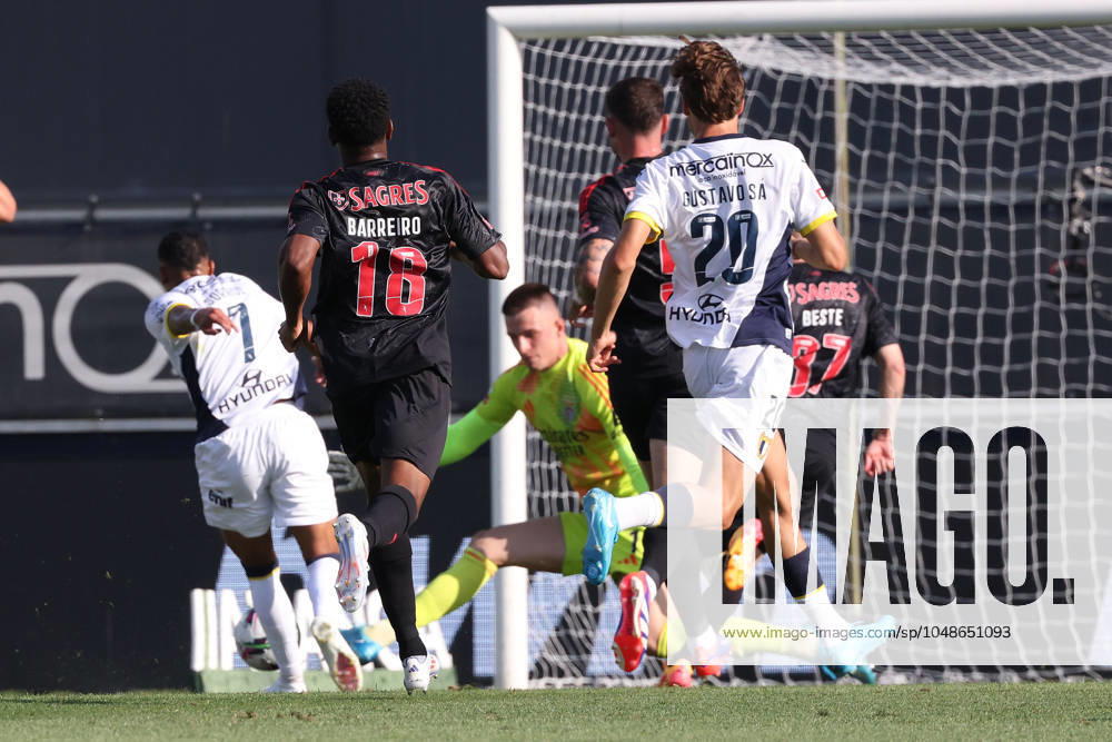 2024 08 11 1 ª jornada da Liga Portugal Betclic, Futebol Clube de Famalicao Sport Lisboa e Benfica v l , Sorriso FC Famalicao scores the goal to 1 0 Goalkeeper Anatoliy Trubin S L Benfica