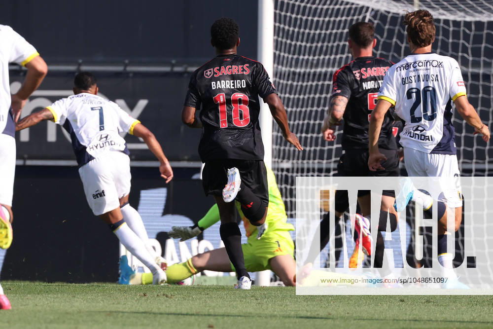 2024 08 11 1 ª jornada da Liga Portugal Betclic, Futebol Clube de Famalicao Sport Lisboa e Benfica v l , Sorriso FC Famalicao scores the goal to 1 0 Goalkeeper Anatoliy Trubin S L Benfica