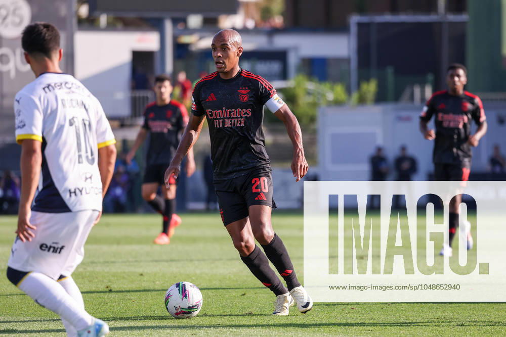 2024 08 11 1 Âª jornada da Liga Portugal Betclic, Futebol Clube de Famalicao Sport Lisboa e Benfica v l , Joao Mario S L Benfica , on the ball, cropped image, single image, full body, action, action, game scene
