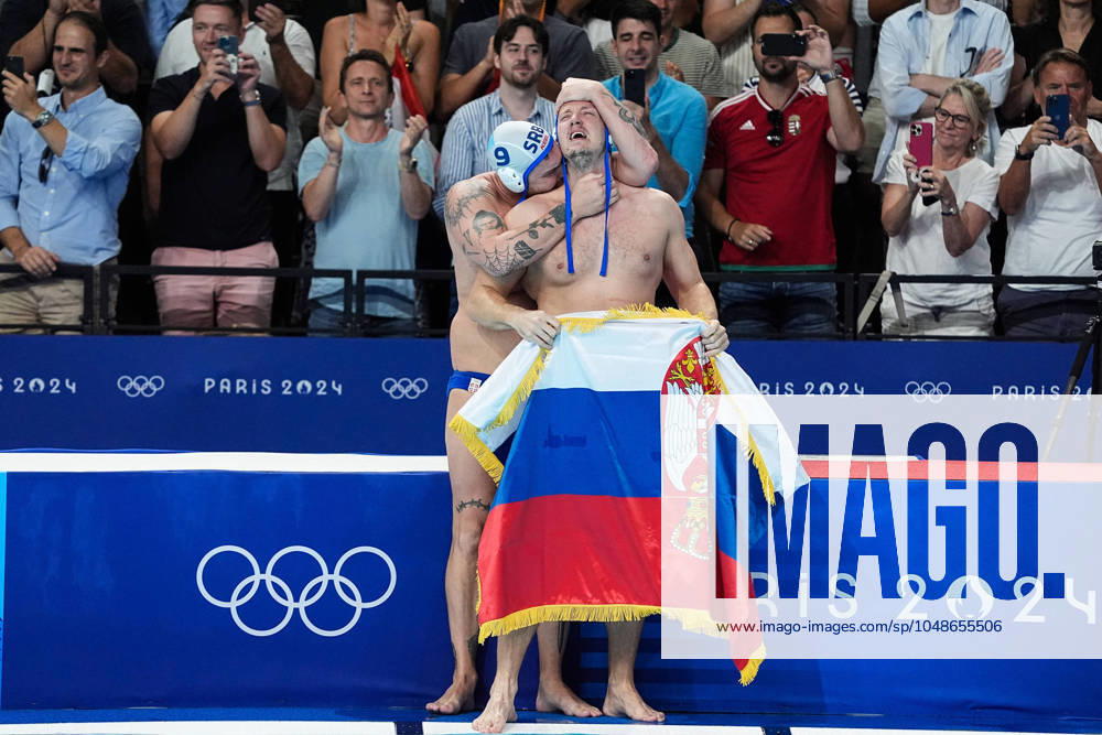 KW32 (240811) -- PARIS, Aug. 11, 2024 -- Players of Serbia celebrate after the Water polo, Wasserball men s gold medal match between Serbia and Croatia at the Paris 2024 Olympic Games, Olympische Spiele, Olympia, OS in Paris, France, on Aug. 11, 2024. ) (PARIS2024) FRANCE-PARIS-OLY-WATER POLO DuxYu