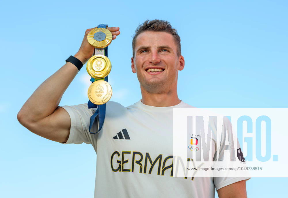 Tom Liebscher with his three Olympic gold medals from Rio de Janeiro, Tokyo and Paris, Reception for canoeist Tom Liebscher Lucz at the Oehmestraße boathouse at the Dresden Canoe Club after his gold medal at the Olympic Games in Paris, 13 08 2024, Canoe, Four-man kayak, Kayak, Canoeist, KC Dresden,