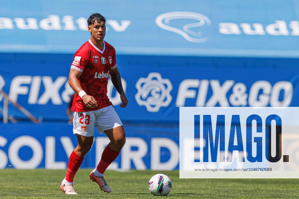 GD Estoril Praia Vs CD Santa Clara in Estoril, Portugal - 11 Aug 2024 Sidney Lima (CD Santa Clara) in action during the Liga Portugal game between teams of GD Estoril Praia and CD Santa Clara at Estadio Antonio Coimbra da Mota. GD Estoril Praia vs CD Santa Clara. GD Estoril Praia defeated by CD Santa Clara 1-1 Estoril Portugal