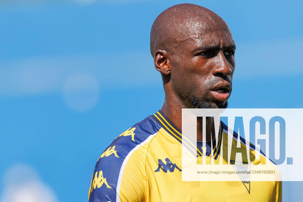 GD Estoril Praia Vs CD Santa Clara in Estoril, Portugal - 11 Aug 2024 Eliaquim Mangala (GD Estoril Praia) seen during the Liga Portugal game between teams of GD Estoril Praia and CD Santa Clara at Estadio Antonio Coimbra da Mota. GD Estoril Praia vs CD Santa Clara. GD Estoril Praia defeated by CD Santa Clara 1-1 Estoril Portugal