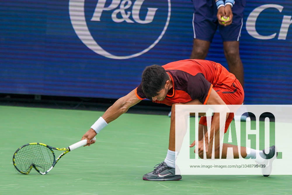 Carlos Alcaraz (ESP) reacts after a missed shot against Gael Monfils (FRA) (not pictured) during the mens singles round of the 2024 Cincinnati Open at Lindner Family Tennis Center. Mason USA - ZUMAw109 20240816_fap_w109_006