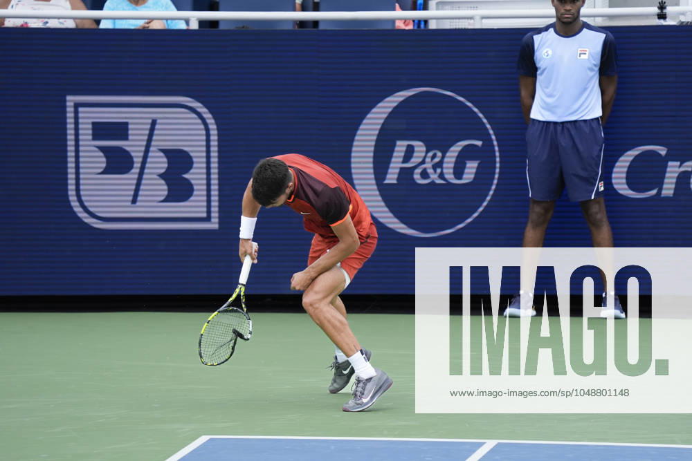 Carlos Alcaraz (ESP) loses to Gael Monfils (FRA) 4-6, 7-6, 6-4, at the Cincinnati Open being played at Lindner Family Tennis Center in Mason, Ohio, {USA} Ã‚ Tennisclix Cal Media Mason USA - ZUMAc04_ 20240816_zma_c04_026