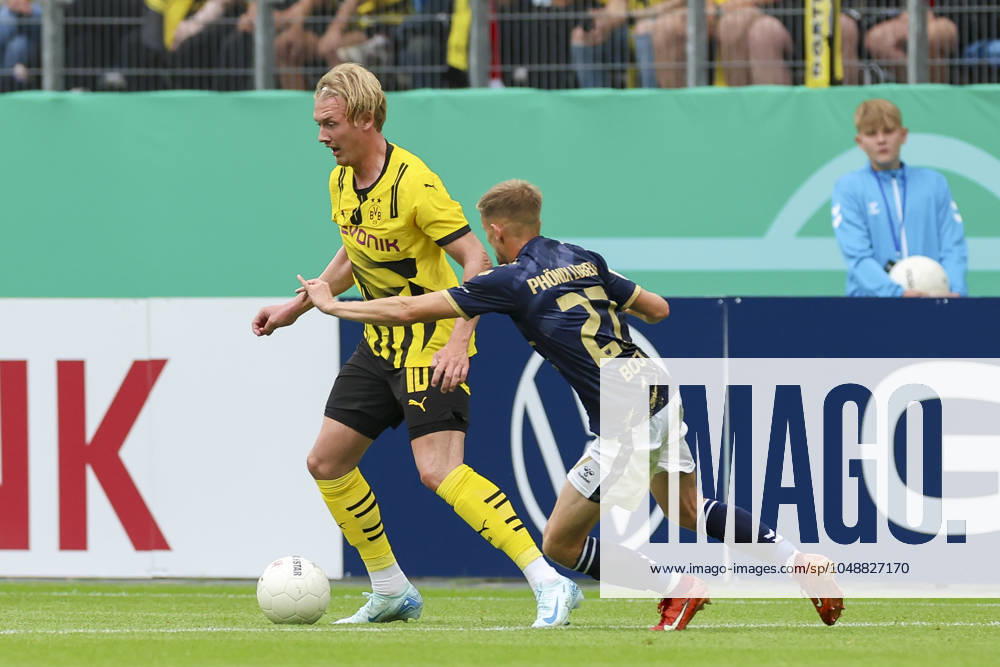 Julian Brandt Borussia Dortmund and Corvin Bock 1 FC Phoenix Luebeck battle for the ball, DFB Pokal First Round, 1 FC Phoenix Luebeck vs Borussia Dortmund, Volksparkstadion, August 17, 2024 in Hamburg, Germany Photo by Marco Steinbrenner DeFodi Images Julian Brandt Borussia Dortmund and Corvin Bock 1 FC Phoenix Luebeck battle for the ball, DFB Pokal First Round, 1 FC Phoenix Luebeck vs Borussia Dortmund, Volksparkstadion, August 17, 2024 in Hamburg, Germany Photo by Marco Steinbrenner DeFodi Images DFB DFL REGULATIONS PROHIBIT ANY USE OF PHOTOGRAPHS AS IMAGE SEQUENCES AND OR QUASI VIDEO Defodi 700 luebeck bvb 20240817 040 Defodi-700 DFB DFL REGULATIONS PROHIBIT ANY USE OF PHOTOGRAPHS AS IMAGE SEQUENCES AND OR QUASI-VIDEO.