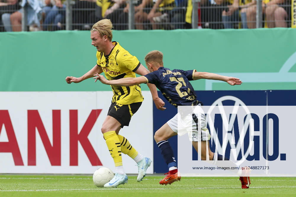 Julian Brandt Borussia Dortmund and Corvin Bock 1 FC Phoenix Luebeck battle for the ball, DFB Pokal First Round, 1 FC Phoenix Luebeck vs Borussia Dortmund, Volksparkstadion, August 17, 2024 in Hamburg, Germany Photo by Marco Steinbrenner DeFodi Images Julian Brandt Borussia Dortmund and Corvin Bock 1 FC Phoenix Luebeck battle for the ball, DFB Pokal First Round, 1 FC Phoenix Luebeck vs Borussia Dortmund, Volksparkstadion, August 17, 2024 in Hamburg, Germany Photo by Marco Steinbrenner DeFodi Images DFB DFL REGULATIONS PROHIBIT ANY USE OF PHOTOGRAPHS AS IMAGE SEQUENCES AND OR QUASI VIDEO Defodi 700 luebeck bvb 20240817 041 Defodi-700 DFB DFL REGULATIONS PROHIBIT ANY USE OF PHOTOGRAPHS AS IMAGE SEQUENCES AND OR QUASI-VIDEO.