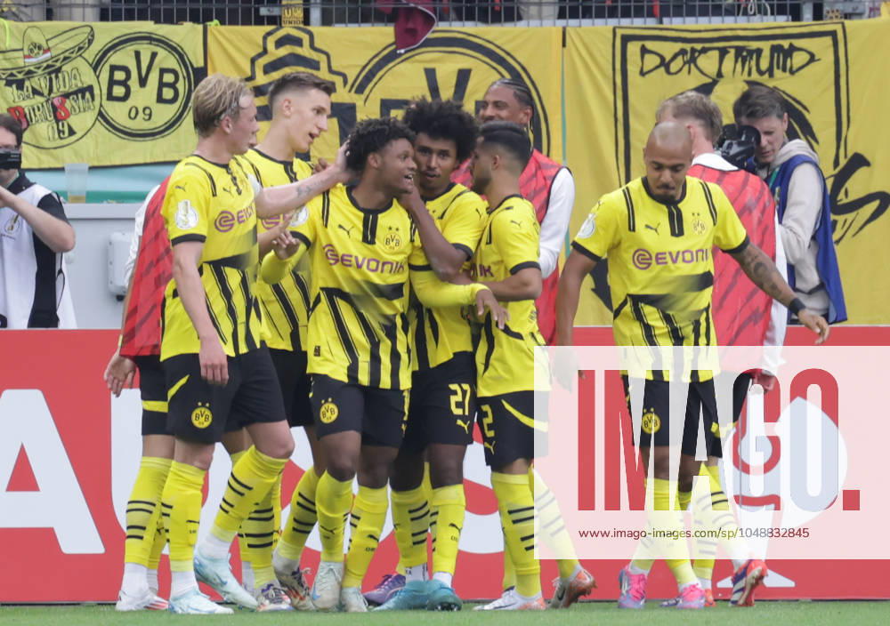 1 4 Julien Duranville Borussia Dortmund jubel Fußball, Saison 2024 2025, Maenner, Herren, DFB Pokal, 1 Hauptrunde,Volksparkstadion, Phoenix Luebeck vs BVB Borussia Dortmund DFL REGULATIONS PROHIBIT ANY USE OF PHOTOGRAPHS AS IMAGE SEQUENCES AND OR QUASI VIDEO