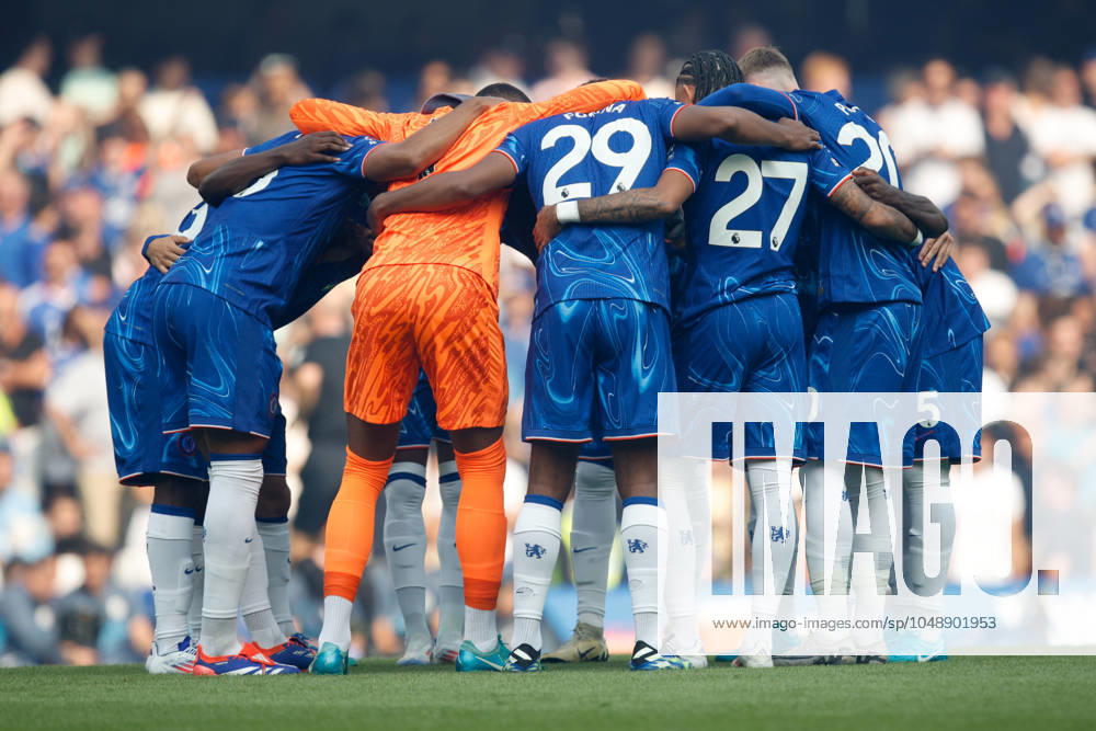 Chelsea v Manchester City Premier League 18 08 2024. Chelsea players huddle before kick-off in the Premier League match between Chelsea and Manchester City at Stamford Bridge, London, England on 18 August 2024. London Stamford Bridge Greater London England Editorial use only DataCo restrictions apply See www.football-dataco.com ,