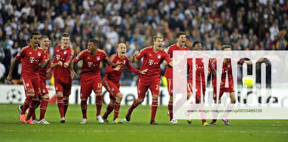 Fussball Championsleague 2011 2012, Halbfinale Rückspiel, Real Madrid - FC Bayern München in Madrid, Estadio Bernabeu. Jubel der Bayern nach dem entscheidenden Elfmeter zum Sieg
