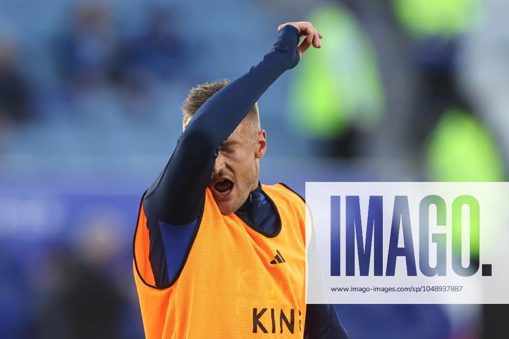 Premier League Leicester City v Tottenham Hotspur Jamie Vardy of Leicester City warms up ahead of the Premier League match Leicester City vs Tottenham Hotspur at King Power Stadium, Leicester, United Kingdom, 19th August 2024 (Photo by Mark Cosgrove News Images) Leicester King Power Stadium Leicestershire United Kingdom