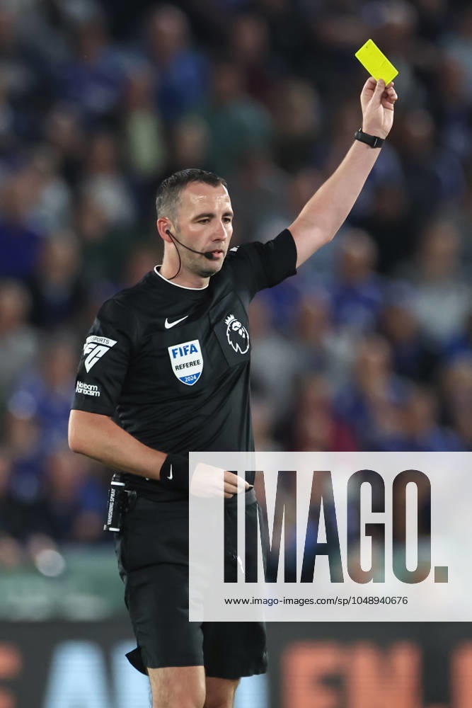 Premier League Leicester City v Tottenham Hotspur Referee Chris Kavanagh yellow cards Rodrigo Bentancur of Tottenham Hotspur during the Premier League match Leicester City vs Tottenham Hotspur at King Power Stadium, Leicester, United Kingdom, 19th August 2024 (Photo by Mark Cosgrove News Images) Leicester King Power Stadium Leicestershire United Kingdom