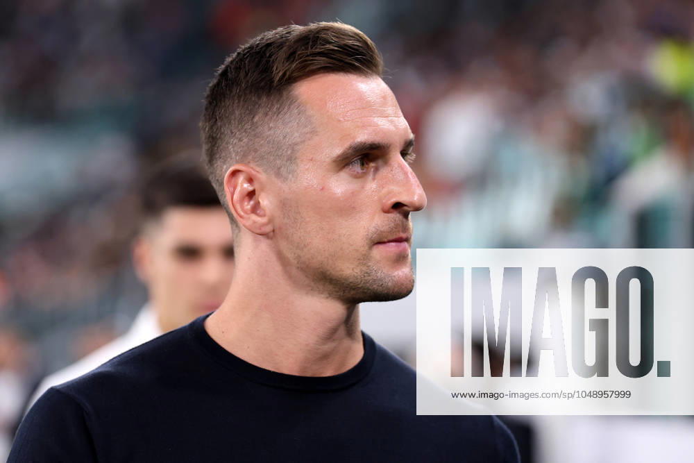 Juventus Fc - Como Arkadiusz Milik of Juventus Fc looks on during the Serie A match beetween Juventus Fc and Como at Allianz Stadium on August 19, 2024 in Turin, Italy . Torino Allianz Stadium Italy