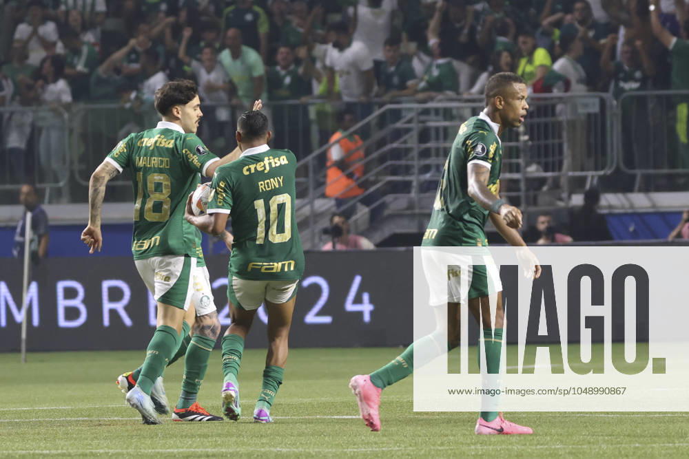 Match between Palmeiras and Botafogo for the Conmebol Libertadores 2024 Sao Paulo (SP), 08 21 2024 - LIBERTADORES PALMEIRAS X BOTAFOGO - Palmeiras player Rony scores and celebrates his goal in a match between Palmeiras and Botafogo, valid for the second leg of the round of 16 of the Copa Conmebol Libertadores, on the night of this Wednesday, August 21, 2024, at Allianz Parque, in Sao Paulo-SP. (Foto: Leco Viana Thenews2 imago images) SPO