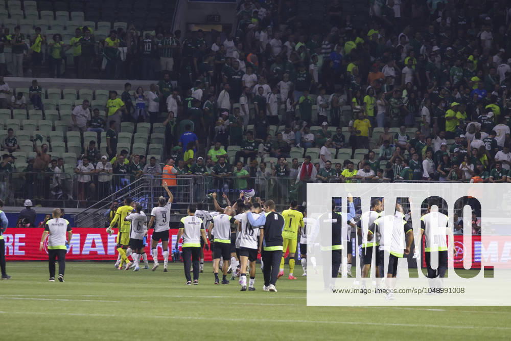 Match between Palmeiras and Botafogo for the Conmebol Libertadores 2024 Sao Paulo (SP), 08 21 2024 - LIBERTADORES PALMEIRAS X BOTAFOGO - Botafogo celebrates qualifying in a match between Palmeiras and Botafogo, valid for the second leg of the round of 16 of the Copa Conmebol Libertadores, on the evening of this Wednesday, August 21, 2024, at Allianz Parque, in Sao Paulo-SP. (Foto: Leco Viana Thenews2 imago images) SPO