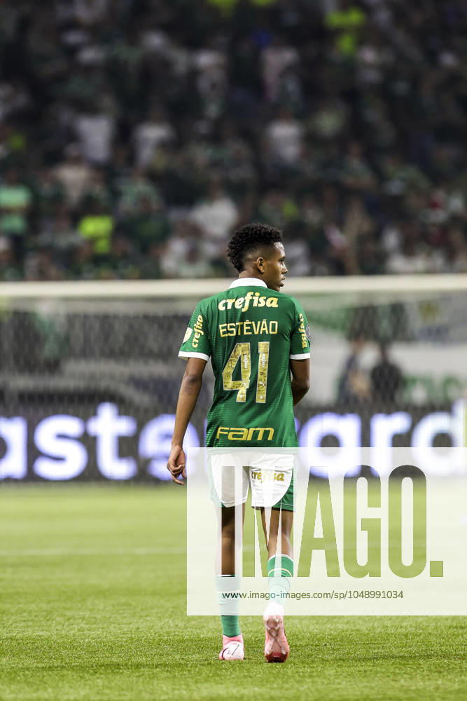 Match between Palmeiras and Botafogo for the Conmebol Libertadores 2024 Sao Paulo (SP), 08 21 2024 - LIBERTADORES PALMEIRAS X BOTAFOGO - Player Estevao, during the match between Palmeiras and Botafogo, valid for the second leg of the round of 16 of the Conmebol Libertadores Cup, on the night of this Wednesday, August 21, 2024, at Allianz Parque, in Sao Paulo-SP. (Foto: Pedro Paulo Diaz Thenews2 imago images) SPO