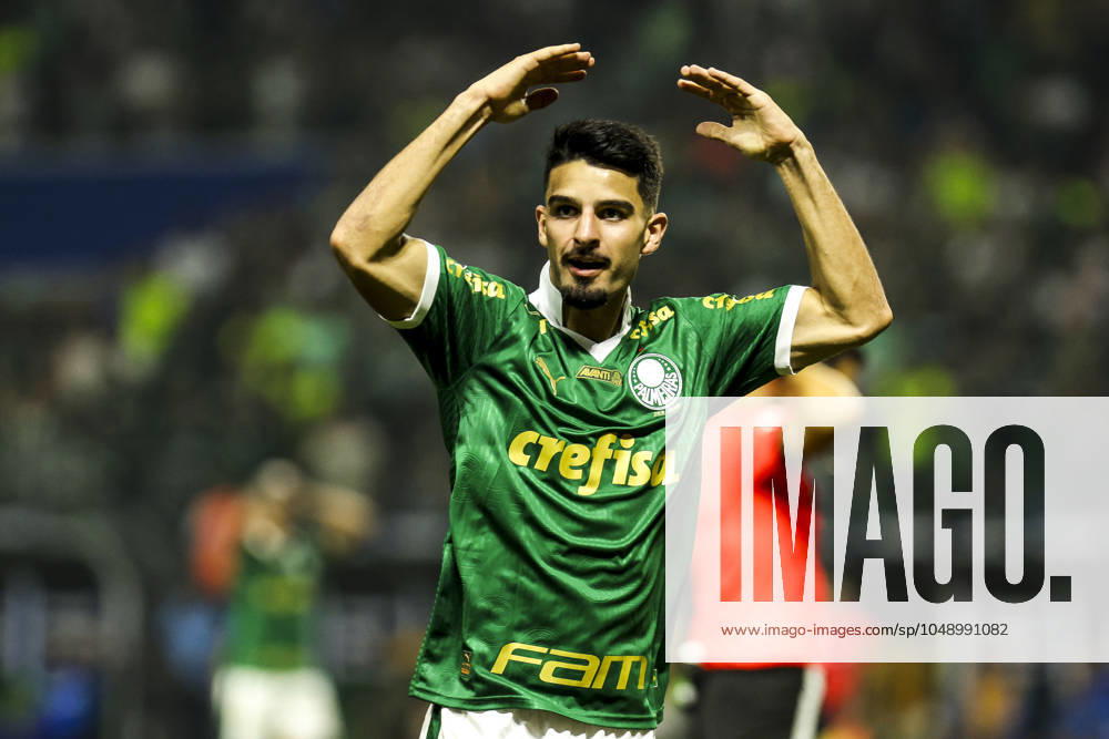 Match between Palmeiras and Botafogo for the Conmebol Libertadores 2024 Sao Paulo (SP), 08 21 2024 - LIBERTADORES PALMEIRAS X BOTAFOGO - Player Flaco Lopez celebrates his goal, during the match between Palmeiras and Botafogo, valid for the second leg of the round of 16 of the Copa Conmebol Libertadores, on the night of this Wednesday, August 21, 2024, at Allianz Parque, in Sao Paulo-SP. (Foto: Pedro Paulo Diaz Thenews2 imago images) SPO