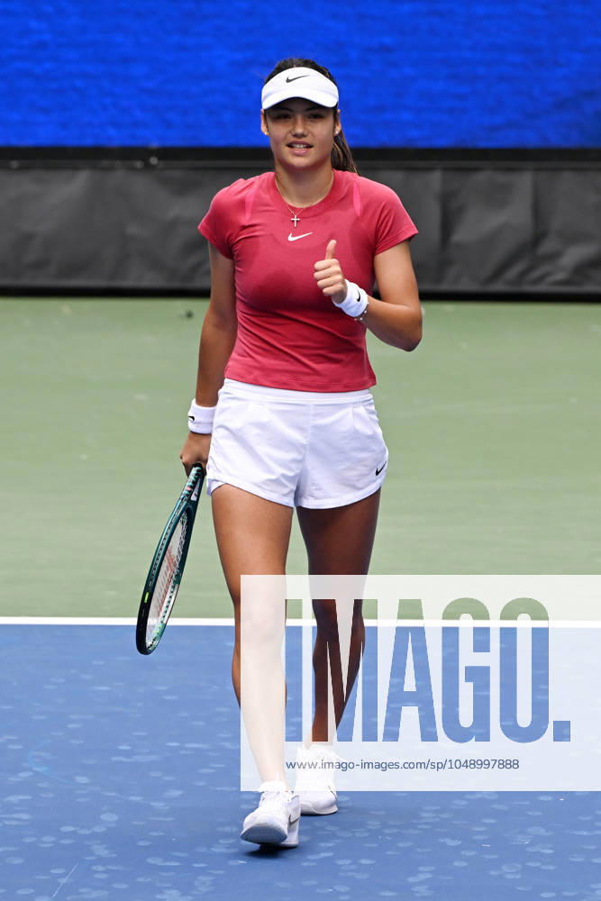 Practice court at the USTA Billie Jean King National Tennis Center in Flushing, Queens Featuring: Emma Raducanu Where: Flushing Meadows, New York, United States When: 21 Aug 2024 Credit: Robert Bell INSTARimages . NOT FOR USE BY NEWSPAPERS BASED IN THE UK.