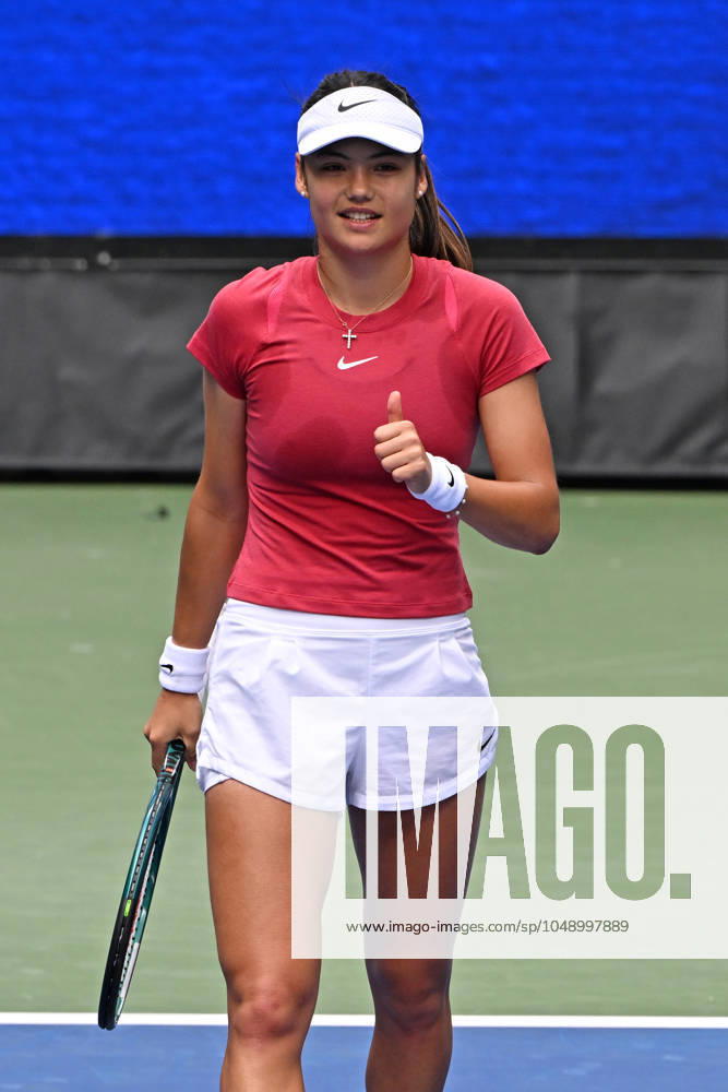Practice court at the USTA Billie Jean King National Tennis Center in Flushing, Queens Featuring: Emma Raducanu Where: Flushing Meadows, New York, United States When: 21 Aug 2024 Credit: Robert Bell INSTARimages . NOT FOR USE BY NEWSPAPERS BASED IN THE UK.