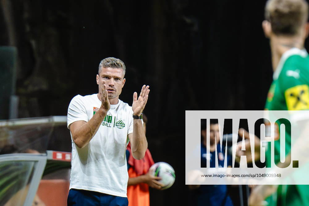 SOCCER - UEFA EL, Braga vs Rapid BRAGA,PORTUGAL,22.AUG.24 - SOCCER - UEFA Europa League, qualification, Sporting Club de Braga vs SK Rapid Wien. Image shows head coach Robert Klauss (Rapid). GEPAxpictures Hackner