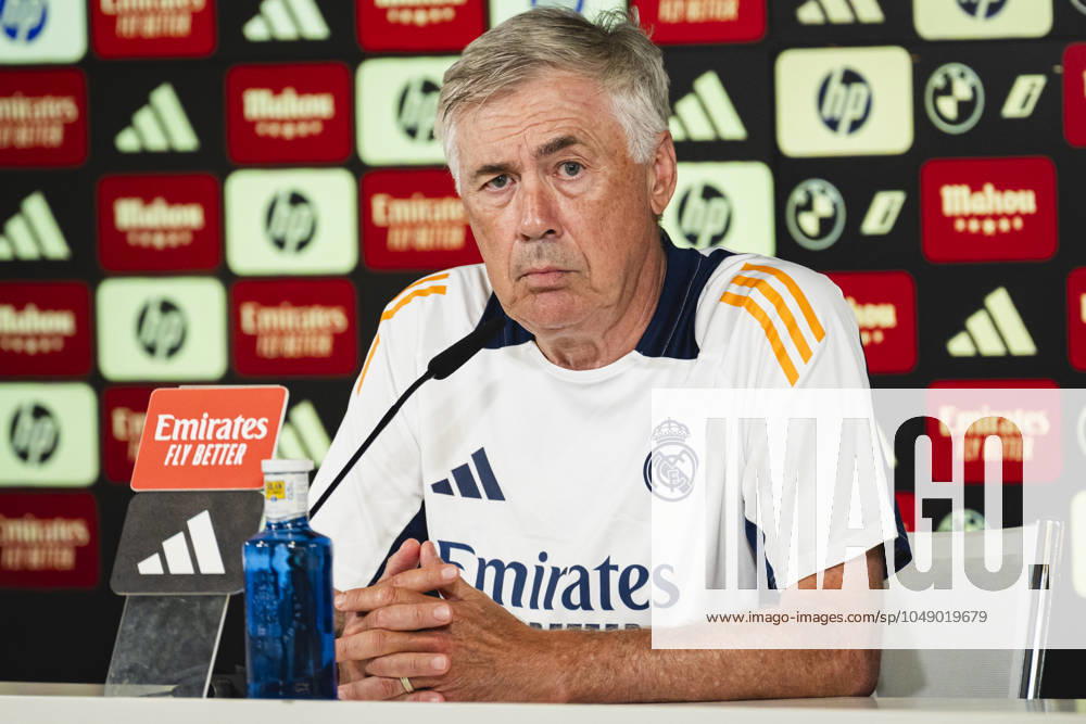 La Liga EA Sports 2024 2025: Real Madrid Training Session Carlo Ancelotti, head coach of Real Madrid, seen speaking during Real Madrid press conference, PK, Pressekonferenz ahead of their La Liga EA Sports football match against Real Valladolid CF at Ciudad Real Madrid on August 23, 2024 in Valdebebas, Spain. Valdebebas Ciudad Real Madrid Madrid Spain