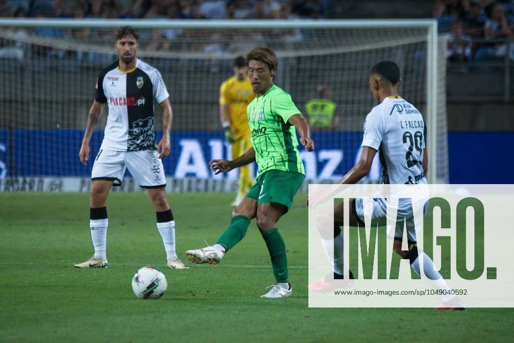 Algarve Stadium, Loule, Portugal, Sporting Clube Farense v Sporting Clube de Portugal, Liga Portugal Betclic, Week 3 August 23, 2024, Loule, Portugal: Hidemasa Morita 5 of Sporting Clube de Portugal in action during the Liga Portugal Betclic week 3 football match between Sporting Clube Farense and Sporting Clube de Portugal at Algarve Stadium.