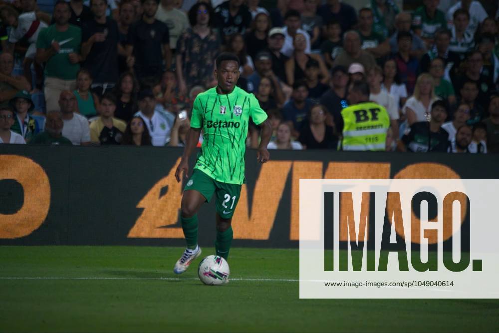 Algarve Stadium, Loule, Portugal, Sporting Clube Farense v Sporting Clube de Portugal, Liga Portugal Betclic, Week 3 August 23, 2024, Loule, Portugal: Geny Catamo 21 of Sporting Clube de Portugal in action during the Liga Portugal Betclic week 3 football match between Sporting Clube Farense and Sporting Clube de Portugal at Algarve Stadium.