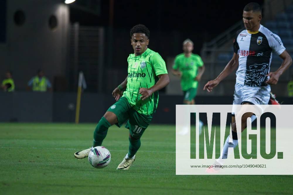 Algarve Stadium, Loule, Portugal, Sporting Clube Farense v Sporting Clube de Portugal, Liga Portugal Betclic, Week 3 August 23, 2024, Loule, Portugal: Marcus Edwards 10 of Sporting Clube de Portugal in action during the Liga Portugal Betclic week 3 football match between Sporting Clube Farense and Sporting Clube de Portugal at Algarve Stadium.