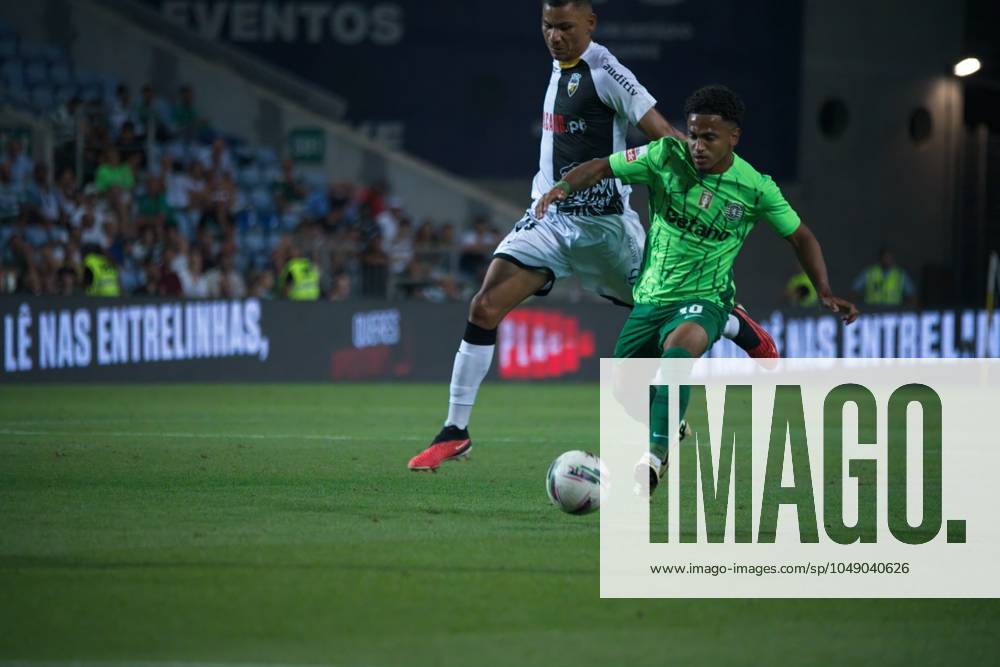 Algarve Stadium, Loule, Portugal, Sporting Clube Farense v Sporting Clube de Portugal, Liga Portugal Betclic, Week 3 August 23, 2024, Loule, Portugal: Marcus Edwards 10 of Sporting Clube de Portugal in action during the Liga Portugal Betclic week 3 football match between Sporting Clube Farense and Sporting Clube de Portugal at Algarve Stadium.