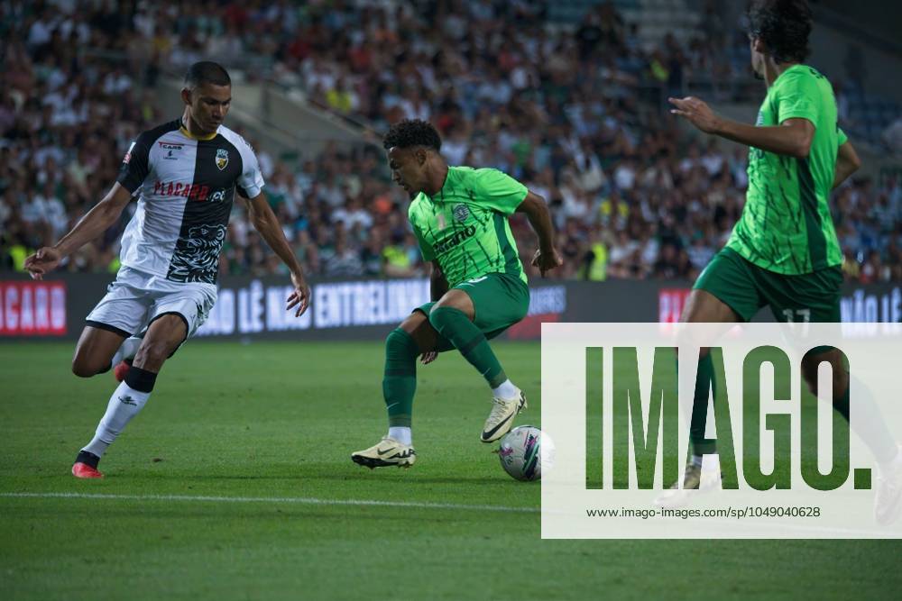 Algarve Stadium, Loule, Portugal, Sporting Clube Farense v Sporting Clube de Portugal, Liga Portugal Betclic, Week 3 August 23, 2024, Loule, Portugal: Marcus Edwards 10 of Sporting Clube de Portugal in action during the Liga Portugal Betclic week 3 football match between Sporting Clube Farense and Sporting Clube de Portugal at Algarve Stadium.