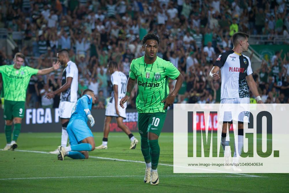 Algarve Stadium, Loule, Portugal, Sporting Clube Farense v Sporting Clube de Portugal, Liga Portugal Betclic, Week 3 August 23, 2024, Loule, Portugal: Marcus Edwards 10 of Sporting Clube de Portugal in action during the Liga Portugal Betclic week 3 football match between Sporting Clube Farense and Sporting Clube de Portugal at Algarve Stadium.